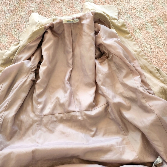 Beige Mid-Length Bell Sleeve Trench Coat with Rounded Neck & Waist Belt - Picture 5 of 16